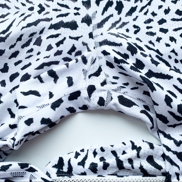 Betsey Johnson White Leopard Print Capri Leggings - Picture 7 of 12